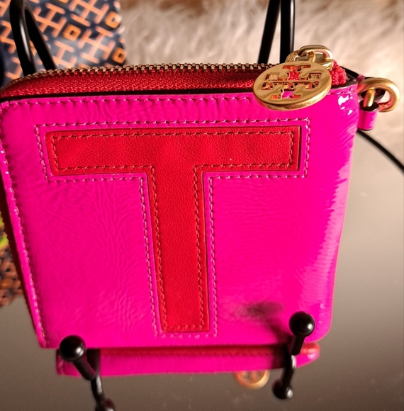 Tory Burch NWOTs Leather Graphic Print Wristlet - Picture 3 of 8